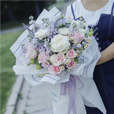 Пленка матовая для цветов «Ришелье», розовый, 57 см × 5 м