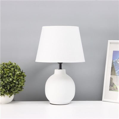Лампа настольная «Луиза» 1×40 Вт Е27 белый 25×25×38.5 см
