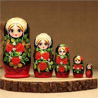 Матрёшка дерево «Земляничка», чёрный платок, 5 кукольная, 18 см