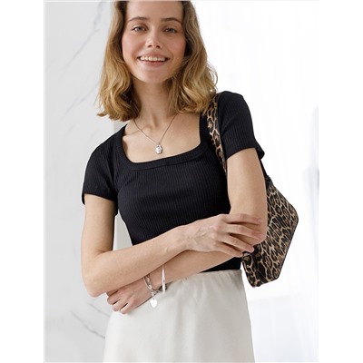 Футболка из трикотажа в широкий рубчик