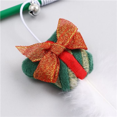 Дразнилка-удочка новогодняя для кошек «Подарок», 40 см, с бубенчиком