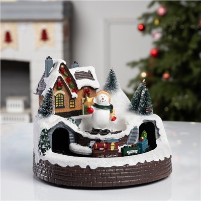 Светодиодная фигура «Поезд и снеговик» 20×20×16 см, полистоун, батарейки ААх3 (не в комплекте), USB, свечение тёплый белый