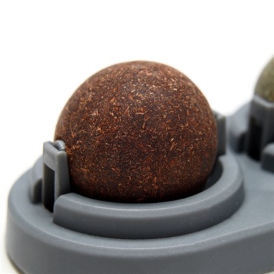 Игрушка для кошек из кошачьей мяты «Вращающиеся шарики» на основании,14×6 см, серая