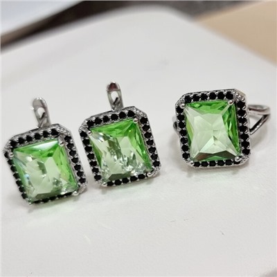 Комплект ювелирной бижутерии коллекция "Дубай" серьги и кольцо 17 р покрытие посеребрение, вставка: стекло и цирконы, цвет: светло-зеленый и черный, арт.215.541-17