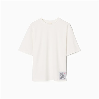 Футболка женская оверсайз с нашивкой MINAKU: One Most Brand, цвет экрю, размер 42