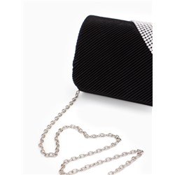 Сумка-клатч вечерняя на магните, на длинной цепочке, с серебристой вставкой, чёрная