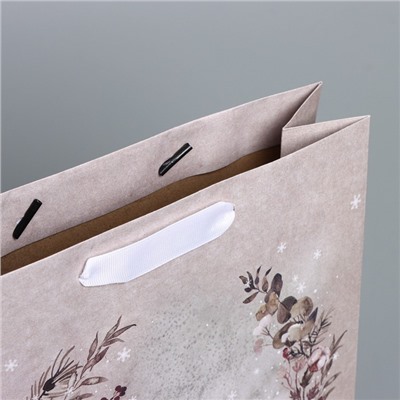 Пакет подарочный новогодний крафтовый «Мир волшебства», M 26×30×9 см