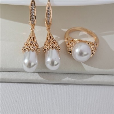 Комплект ювелирная бижутерия коллекция  "Дубай" серьги и кольцо 18 р, покрытие: позолота, вставка: искусственный жемчуг и фианиты, цвет: прозрачный и жемчужный, арт.313.289-18