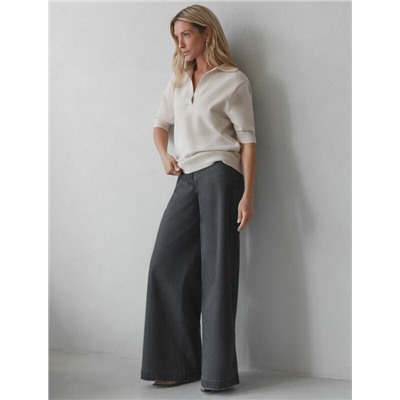 Джинсы трубы широкие с декоративной стиркой из эластичного денима