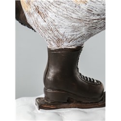 УЦЕНКА Сувенир полистоун "Гусь в колпаке, вязаном шарфе, на мини-лыжах, с подарками" 6,5х19,5х17 см