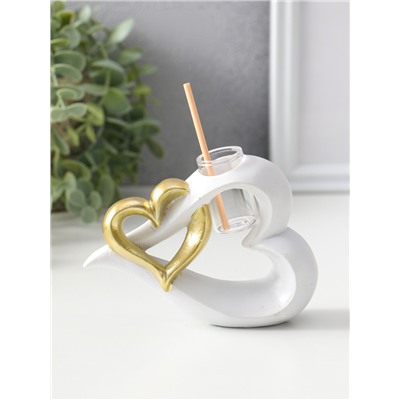 Аромадиффузор для эфирных масел с палочками «Сплетённые сердца», полистоун, белый с золотом, 4.7×12.3×9 см