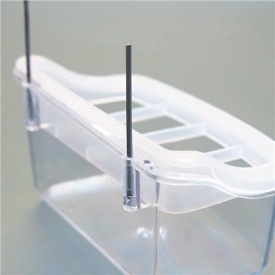 Кормушка для птиц внутренняя прозрачная с разделителем 11.7×5.5×6.3 см