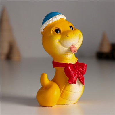 Фигурка полистоун «Змейка жёлтая в синей шапке и красном бантике», 5×4×9 см