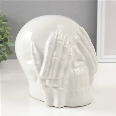 Фигурка керамика «Череп с кистями на глазах», белый, 13.5×14×15 см