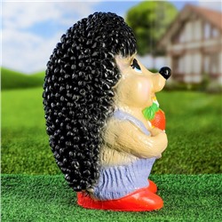 Садовая фигура из гипса «Ёж Семён с клубничкой», 17×17×35 см