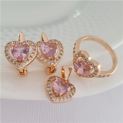 Комплект в форме сердца ювелирная бижутерия коллекция  "Дубай" серьги, кулон и кольцо 18 р, покрытие: позолота, вставка: фианиты, цвет: прозрачный и розовый, арт.213.770-18