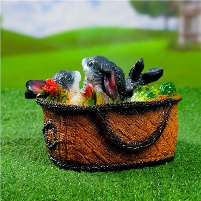 Фигурное кашпо для цветов «Зайцы в лукошке», 20×15×13 см, гипс