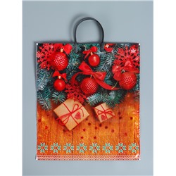 Пакет новогодний «Шарики на деревянном», полиэтиленовый с пластиковой ручкой, 44×40 см