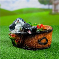 Фигурное кашпо для цветов «Зайцы в лукошке», 20×15×13 см, гипс