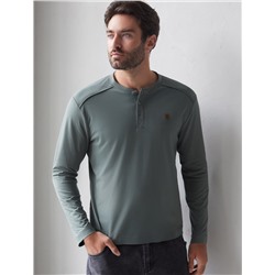 Тонкий лонгслив с круглым воротом на пуговицах из премиального хлопка с эластаном