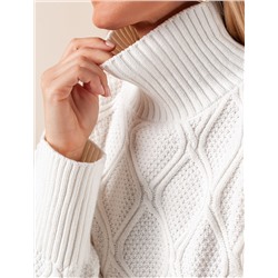 Свитер из мягкой пряжи крупной резной вязки