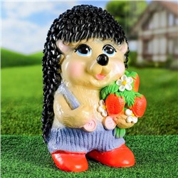 Садовая фигура из гипса «Ёж Семён с клубничкой», 17×17×35 см