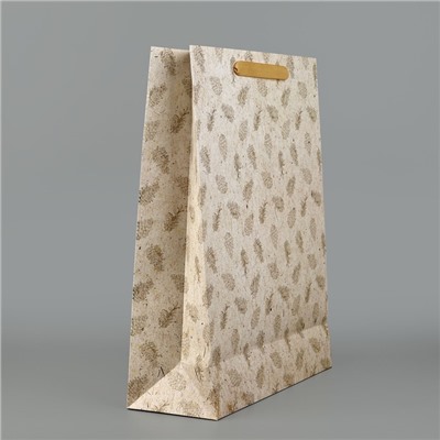 Пакет подарочный новогодний ламинированный «Шишки», тиснение, L 31×40×11.5 см