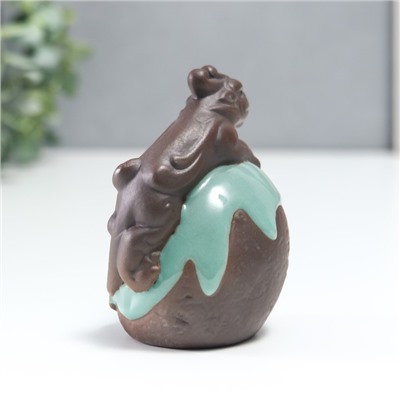 Фигурка керамика «Дракон на жемчужине», голубая глазурь, 8.5×6.3 см