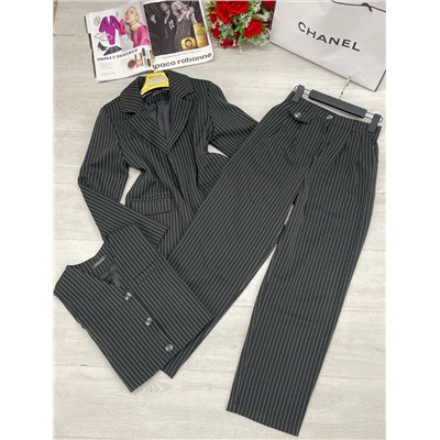 Костюм тройка