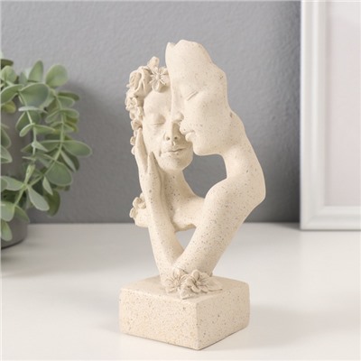 Бюст фигурка полистоун «Влюблённые с цветами», белый в крапинку, 9.5×6×17 см