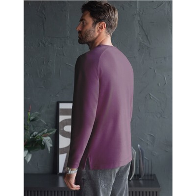 Джемпер базовый из мягкого фактурного трикотажа с круглым воротом