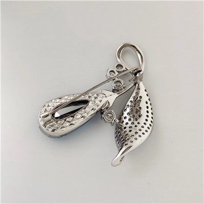 Брошь с кристаллами Swarovski