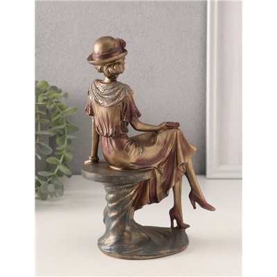 Фигурка полистоун «Леди в шляпке-котелке с цветком», бронзо-фиолетовый, 13×8×21.5 см