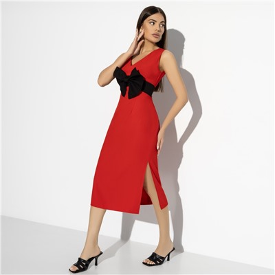 Платье-футляр, Позирую как модель (с брошкой)