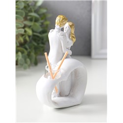 Аромадиффузор для эфирных масел с палочками «Влюблённые у сердца», полистоун, белый с золотом, 6.5×12×14.2 см