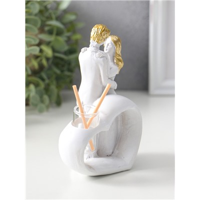 Аромадиффузор для эфирных масел с палочками «Влюблённые у сердца», полистоун, белый с золотом, 6.5×12×14.2 см