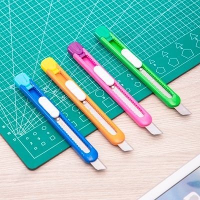 Нож канцелярский Deli, 9 мм, сталь, корп. ассорти (2)