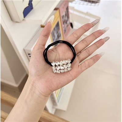 Резинка для волос с сияющими кристаллами