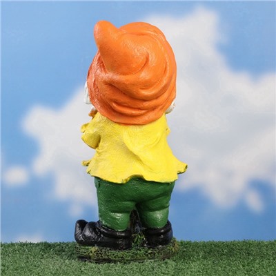 Садовая фигура из гипса «Гном с метлой», 30×14×14 см