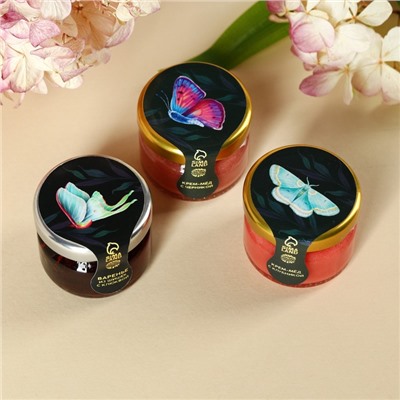 Подарочный набор «Цвети от счастья»: чай чёрный со вкусом клубники 50 г., кофе со вкусом нуги 50 г., варенье из сосновых шишек с клюквой 30 г., крем-мёд с клубникой, 30 г., крем-мёд с черникой 30 г.