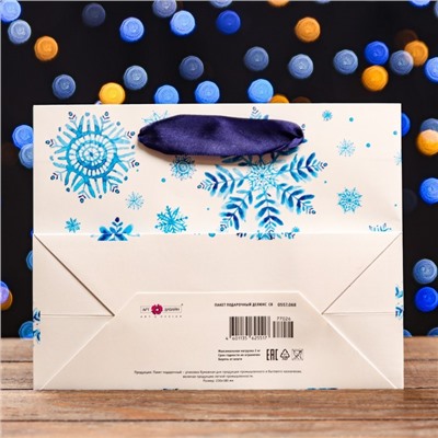 Пакет подарочный новогодний ламинированный «Зимняя сказка », 23×18×10 см