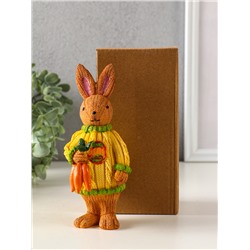 Фигурка полистоун «Заяц в вязанном свитере с охапкой моркови», 6.5×6.5×15.5 см