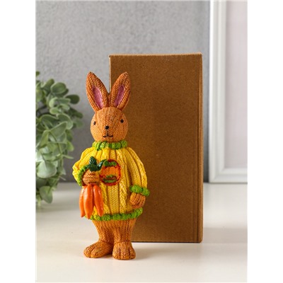 Фигурка полистоун «Заяц в вязанном свитере с охапкой моркови», 6.5×6.5×15.5 см