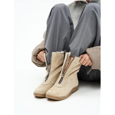 Ботинки женские бежевые замшевые на молнии, литая подошва