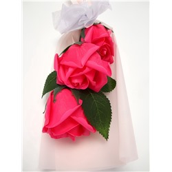 Букет из трех мыльных фуксия роз в колбе.