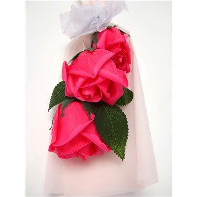 Букет из трех мыльных фуксия роз в колбе.