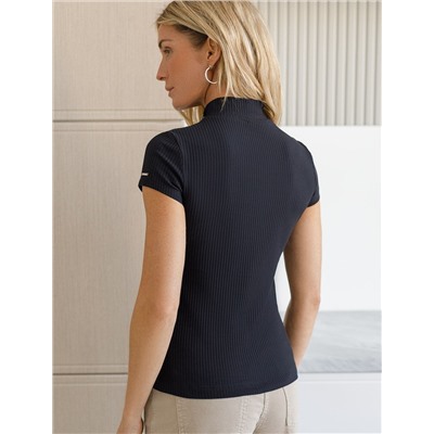 Футболка из фактурного трикотажа в рубчик