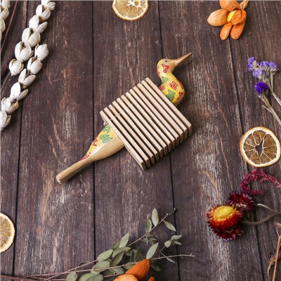 Сувенирный музыкальный инструмент «Трещотка крокодил пятнистый», 4×27×9 см, дерево, МИКС