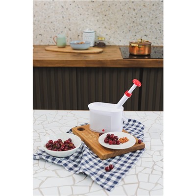 Машинка для удаления косточек из вишни Доляна «Вишнёвый сад», контейнер 450 мл, белая