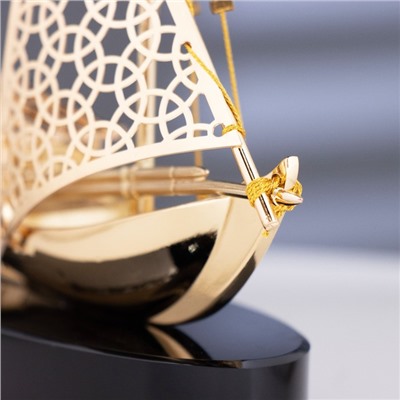 Сувенирная модель корабля металлическая «Парусник», золотистый, 11 см